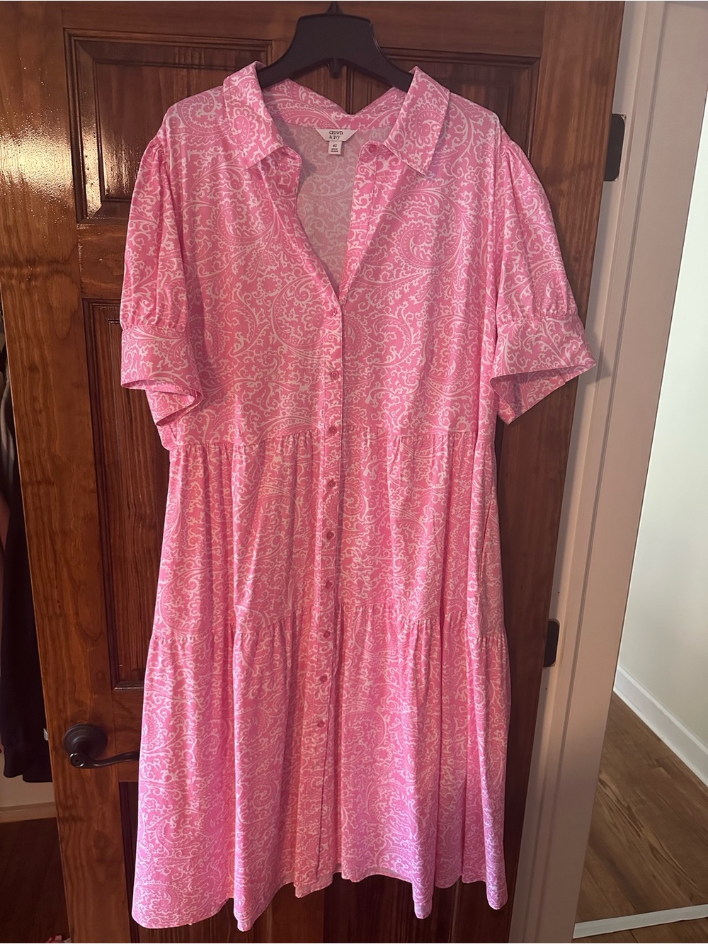 Crown and Ivy Pink Paisley Button-Front Tiered Women's Dress
